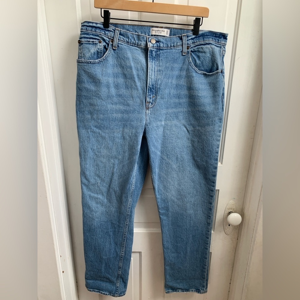 Abercrombie & Fitch 90’s Straight Ultra High Rise Jeans Size 33